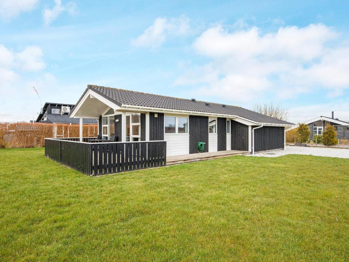 Three-Bedroom Holiday Home In Juelsminde 18 Sonderby  Exterior foto