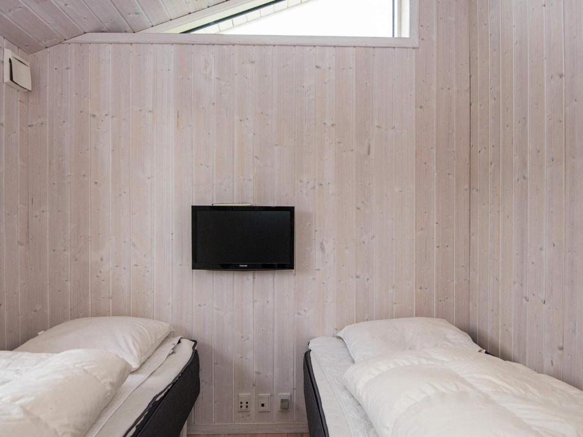 Three-Bedroom Holiday Home In Juelsminde 18 Sonderby  Exterior foto